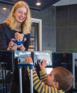 Hyggelig resepsjonist på Havila Hotel Geiranger – Kontakt Havila Hotels